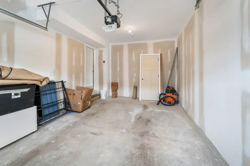 3-C Mustang Drive Litchfield NH 03052