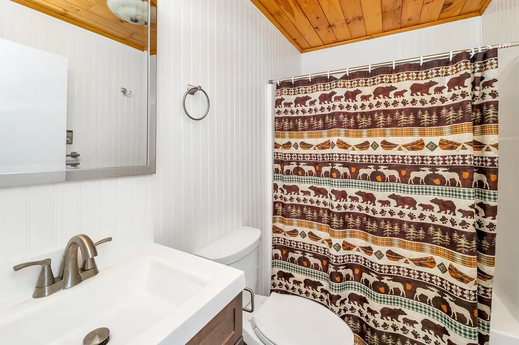 11 Avocado Lane Gilford NH 03249