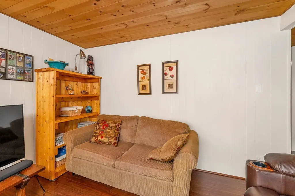 11 Avocado Lane Gilford NH 03249