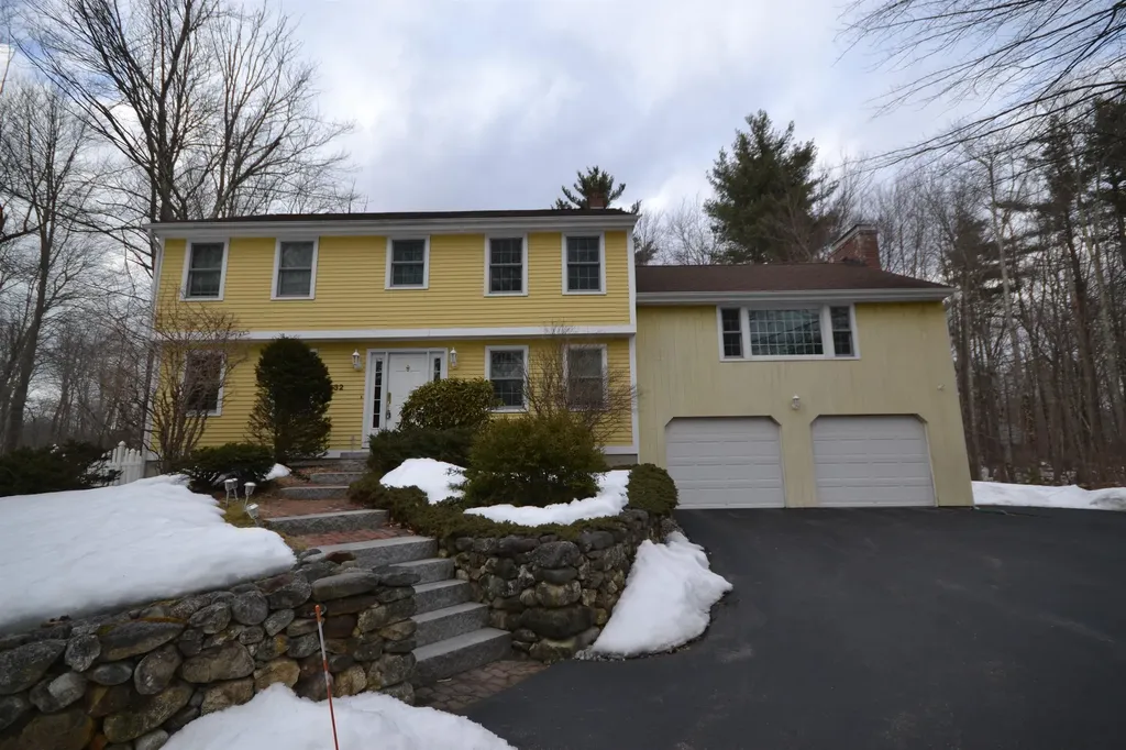 32 Blackbird Drive Bedford NH 03110