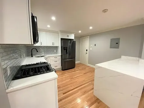 6 Lancelot Court Salem NH 03079