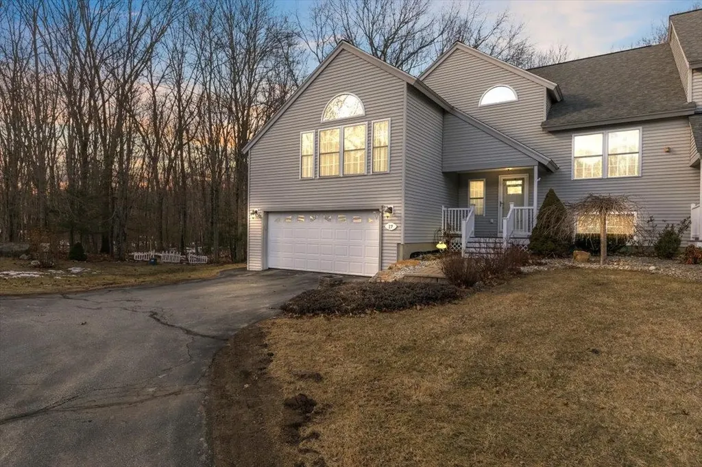 17 Eldon Way Atkinson NH 03811