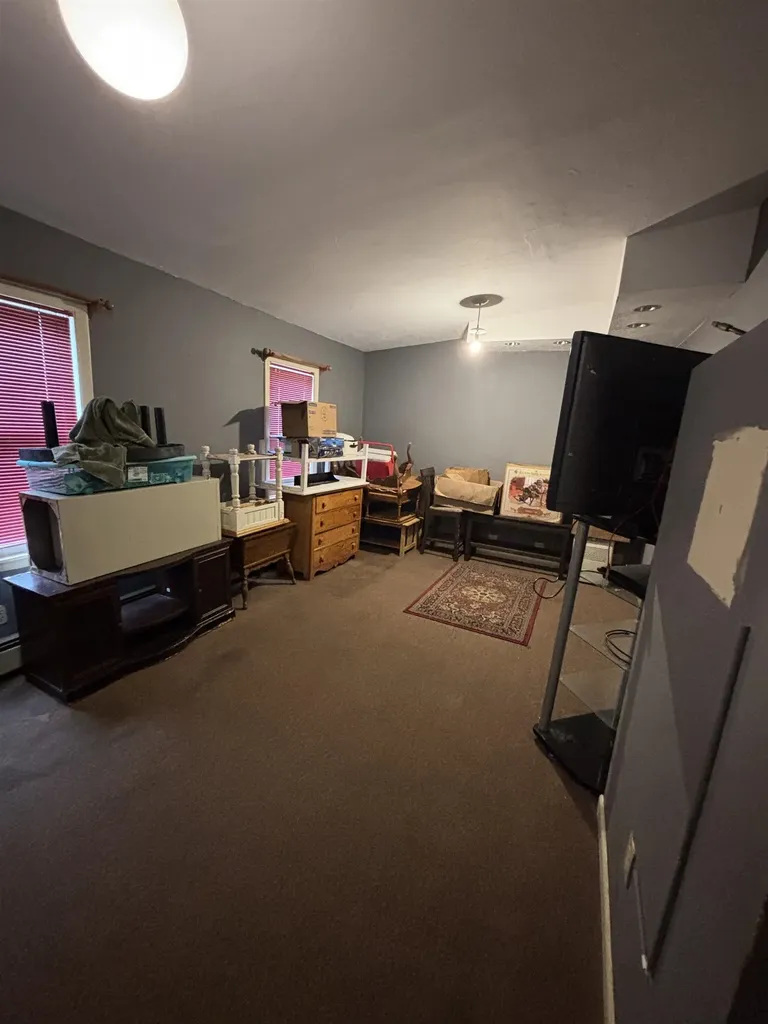 14 Dufort Street Manchester NH 03104-5028