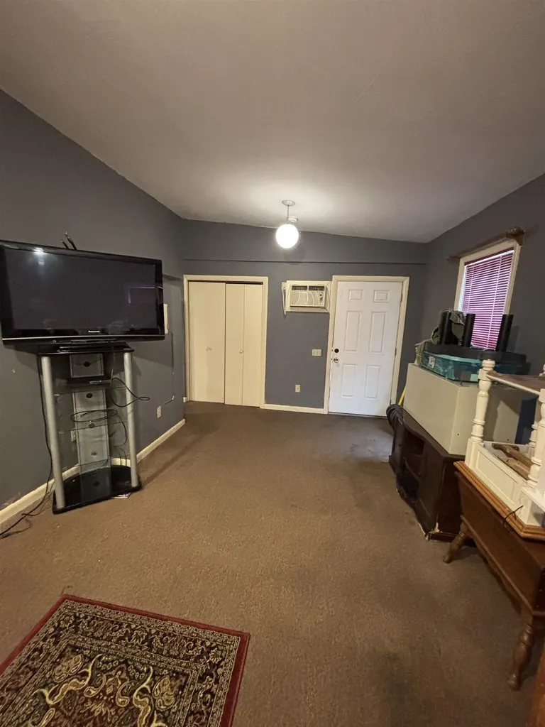 14 Dufort Street Manchester NH 03104-5028