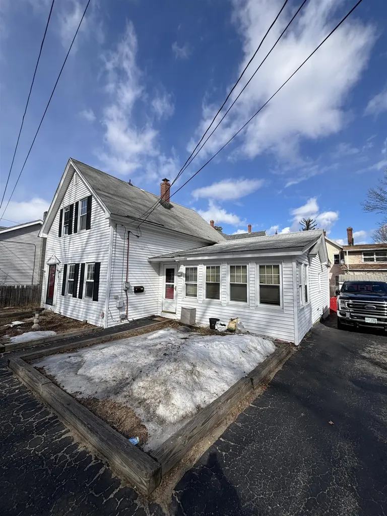 14 Dufort Street Manchester NH 03104-5028