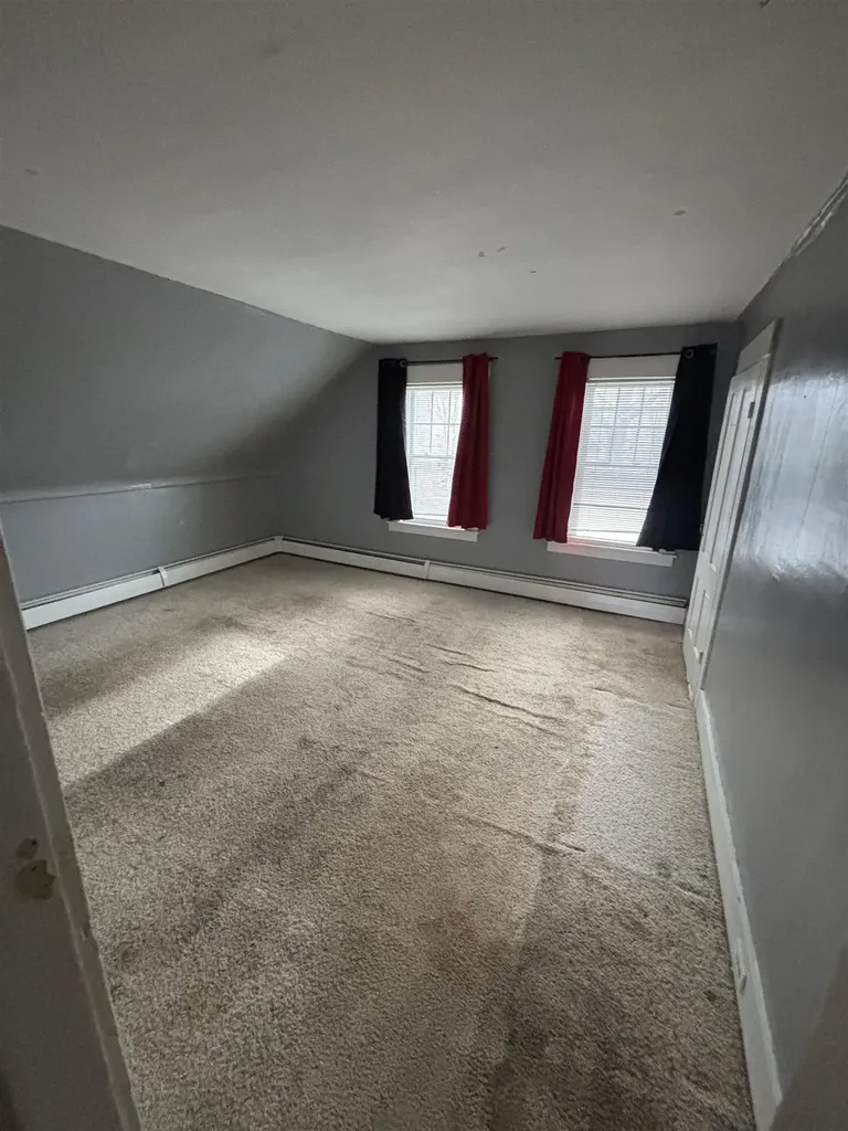 14 Dufort Street Manchester NH 03104-5028