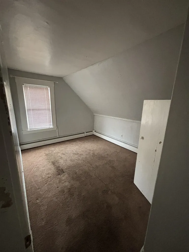 14 Dufort Street Manchester NH 03104-5028