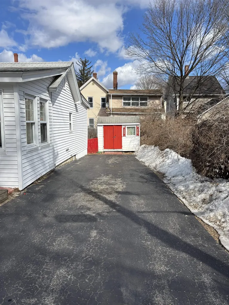 14 Dufort Street Manchester NH 03104-5028