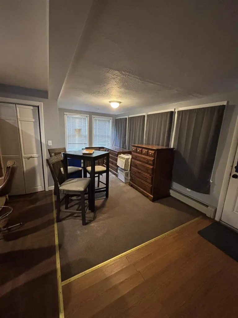 14 Dufort Street Manchester NH 03104-5028