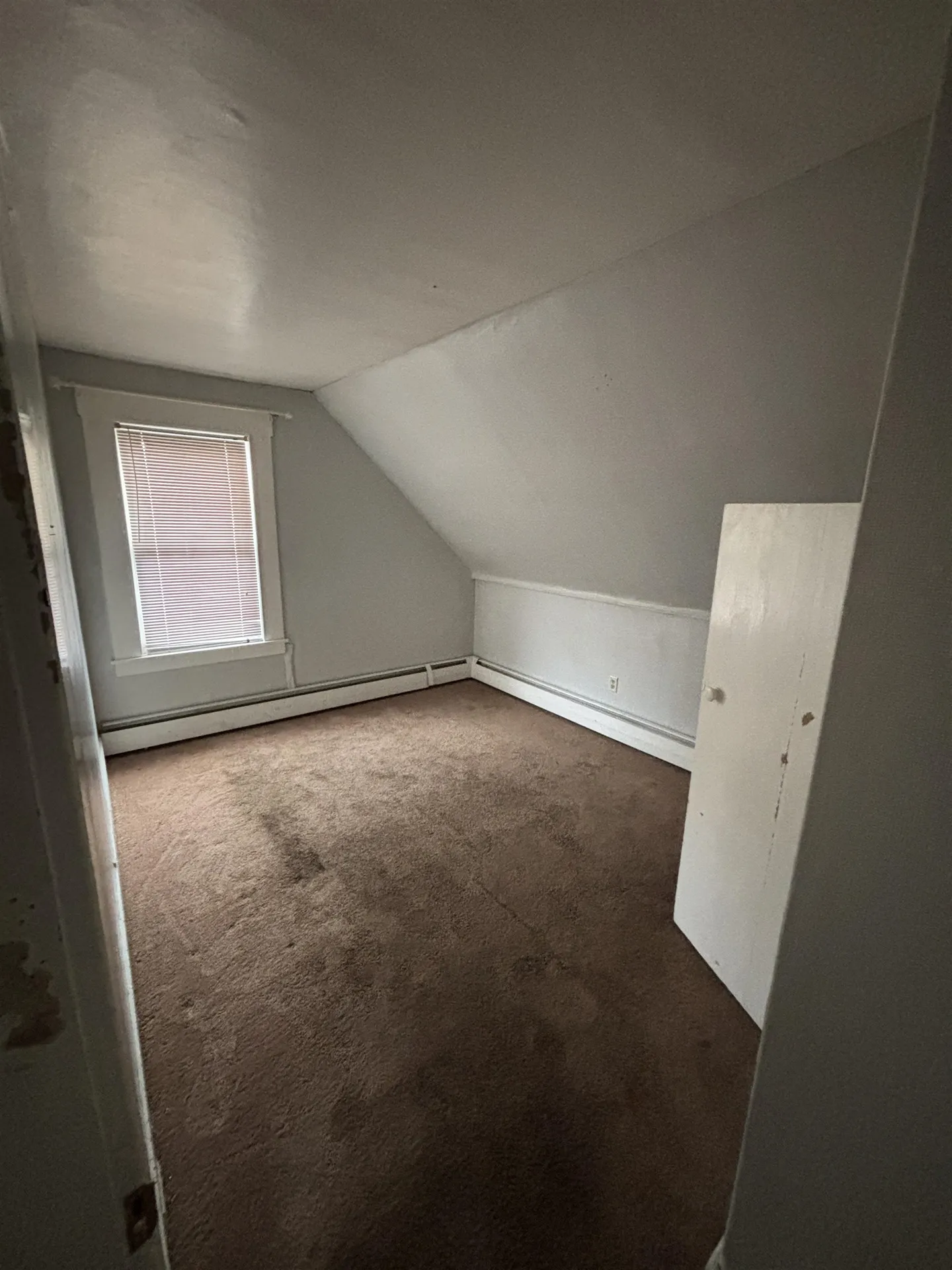 14 Dufort Street Manchester NH 03104-5028