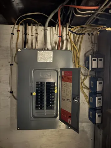 14 Dufort Street Manchester NH 03104-5028