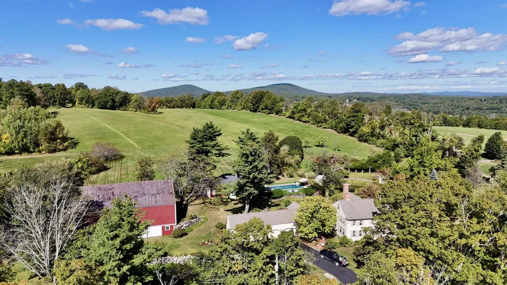 89-93 Chestnut Hill Road Amherst NH 03031