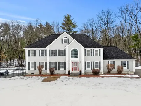 8 Felicia Drive Newton NH 03858