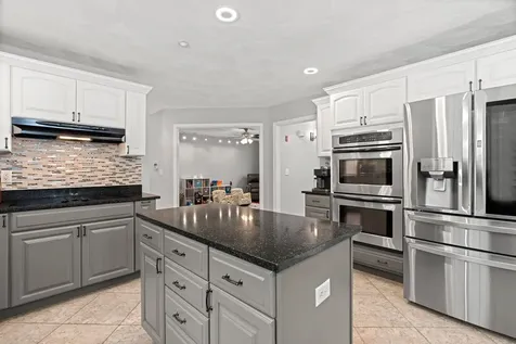 8 Felicia Drive Newton NH 03858