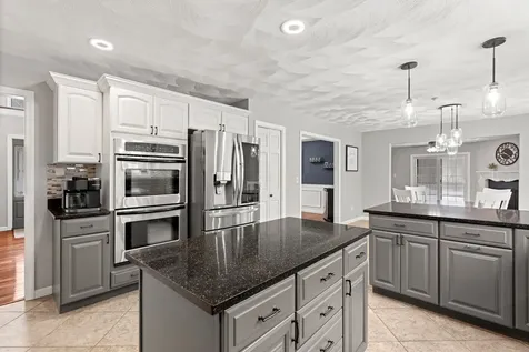 8 Felicia Drive Newton NH 03858