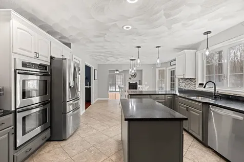 8 Felicia Drive Newton NH 03858