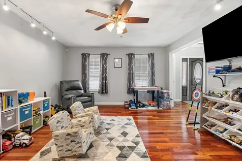 8 Felicia Drive Newton NH 03858