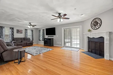 8 Felicia Drive Newton NH 03858