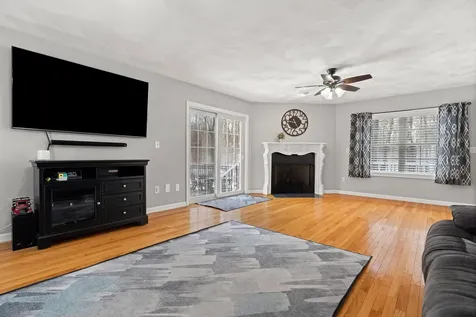 8 Felicia Drive Newton NH 03858