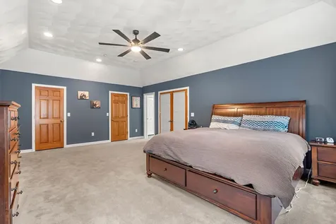 8 Felicia Drive Newton NH 03858