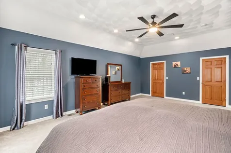 8 Felicia Drive Newton NH 03858