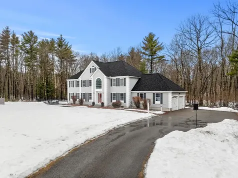 8 Felicia Drive Newton NH 03858