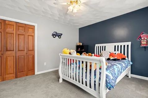 8 Felicia Drive Newton NH 03858