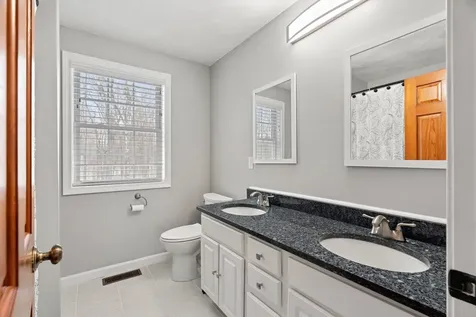 8 Felicia Drive Newton NH 03858