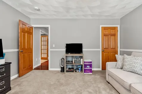 8 Felicia Drive Newton NH 03858