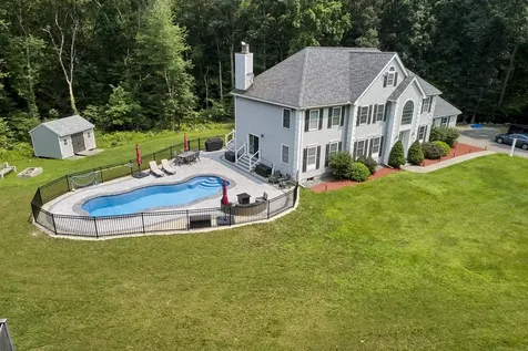 8 Felicia Drive Newton NH 03858