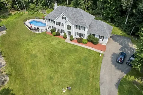 8 Felicia Drive Newton NH 03858
