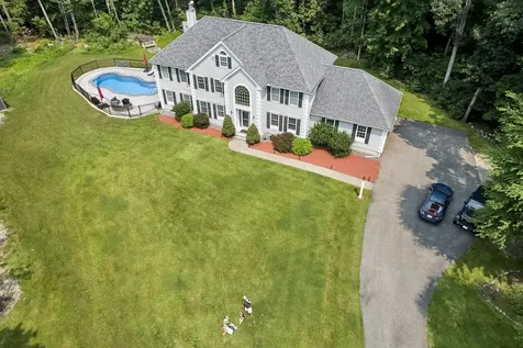 8 Felicia Drive Newton NH 03858