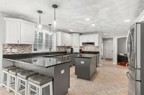 8 Felicia Drive Newton NH 03858