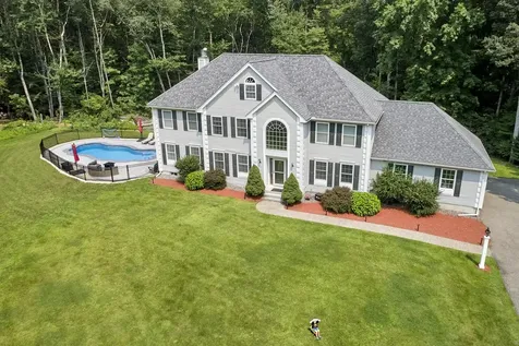 8 Felicia Drive Newton NH 03858