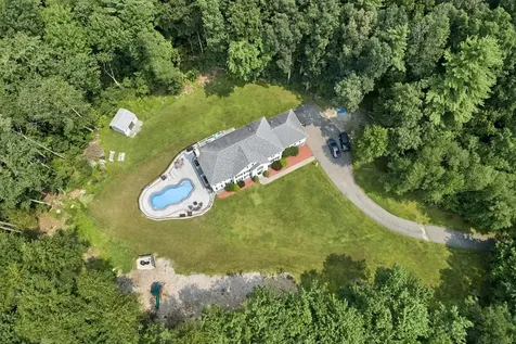 8 Felicia Drive Newton NH 03858