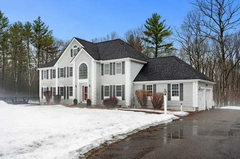 8 Felicia Drive Newton NH 03858
