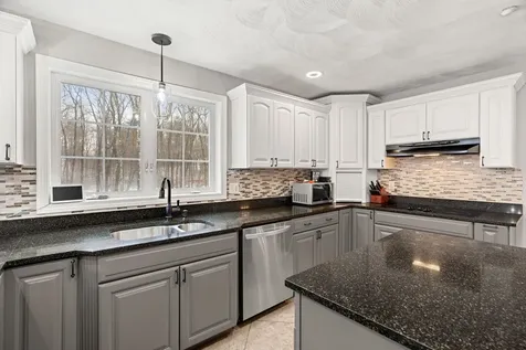 8 Felicia Drive Newton NH 03858