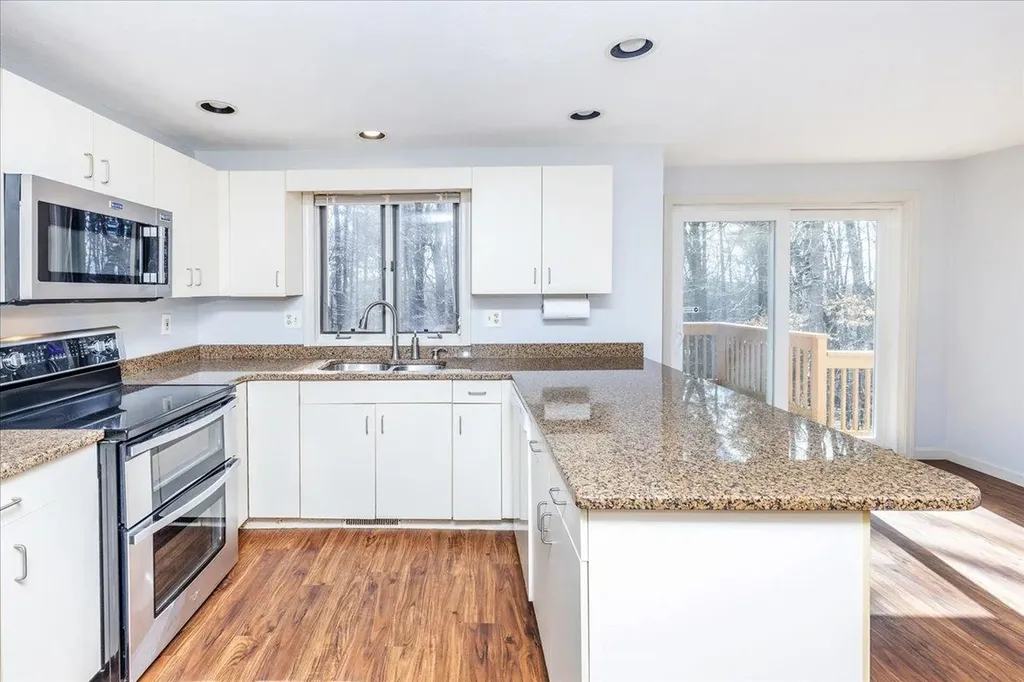 411 Elk Run Road Hudson NH 03051