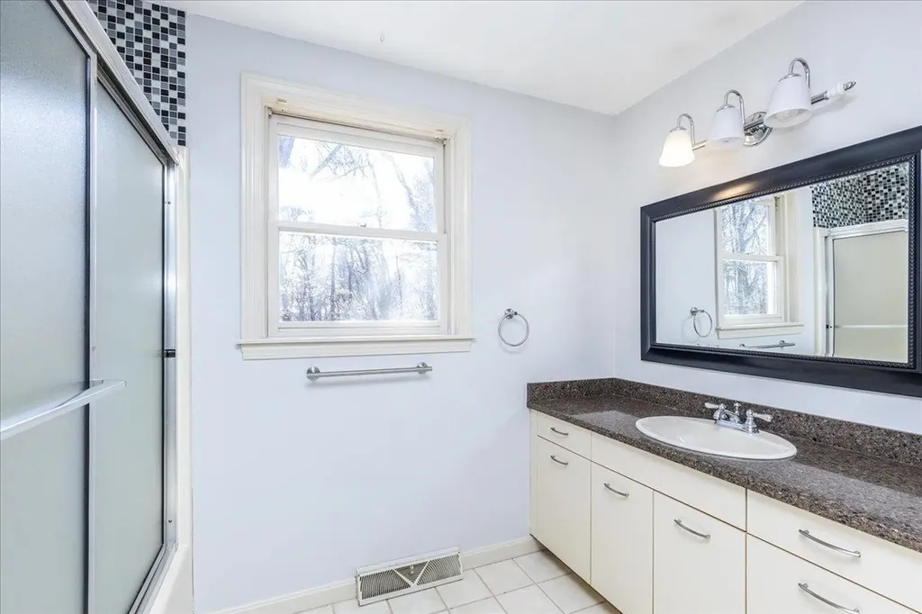 411 Elk Run Road Hudson NH 03051