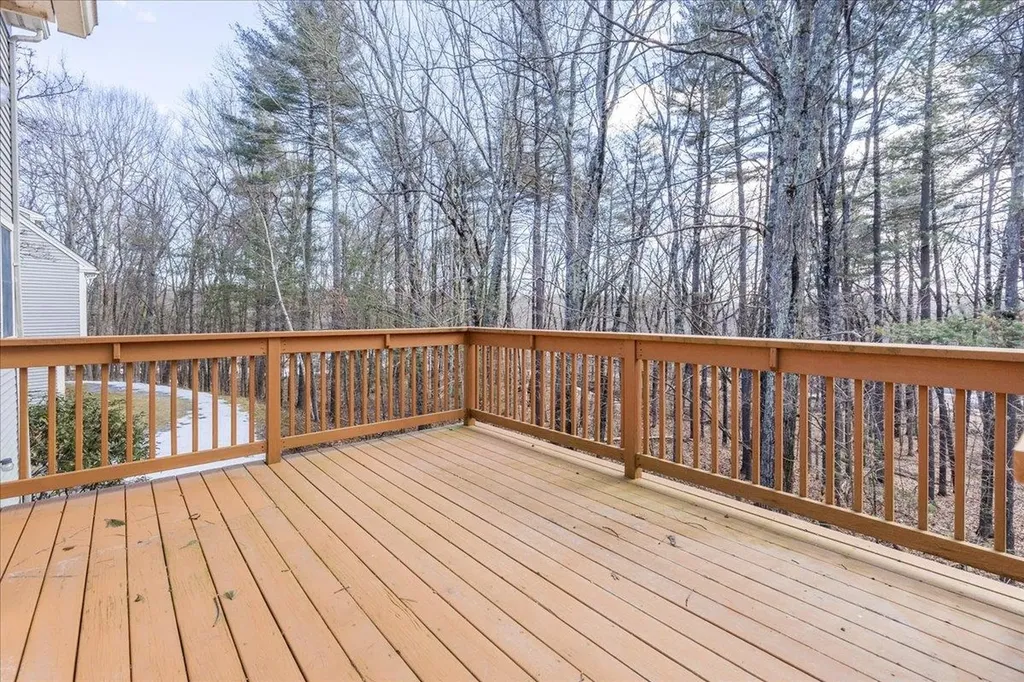 411 Elk Run Road Hudson NH 03051