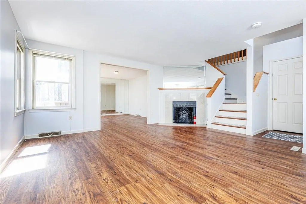 411 Elk Run Road Hudson NH 03051