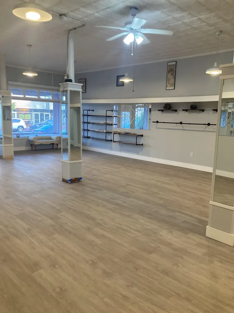 8 East Broadway Street Derry NH 03038