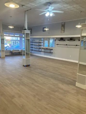 8 East Broadway Street Derry NH 03038