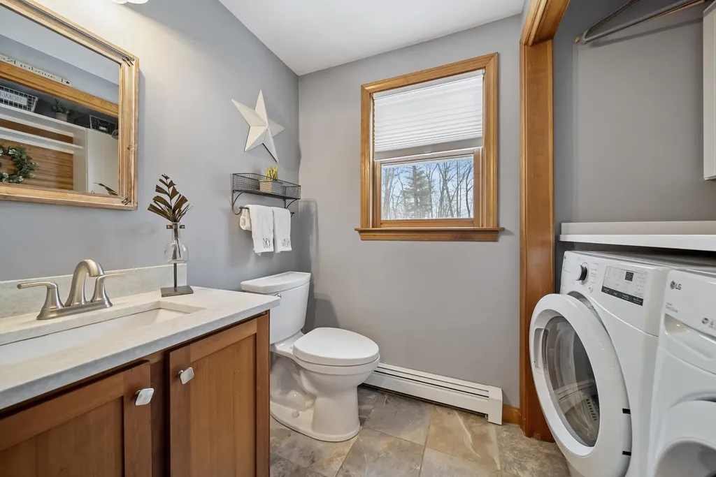 3 Springwood Drive Hooksett NH 03106