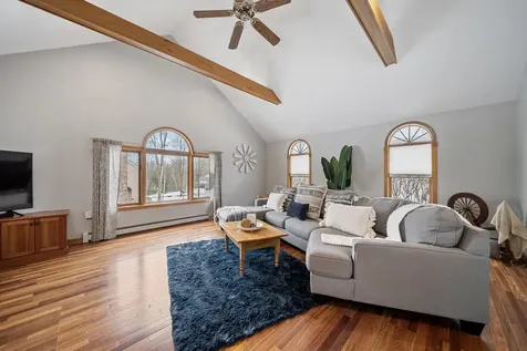 3 Springwood Drive Hooksett NH 03106