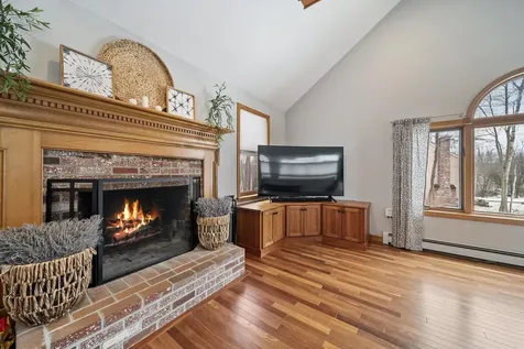 3 Springwood Drive Hooksett NH 03106