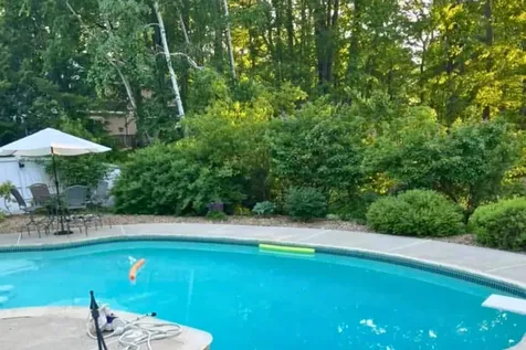 3 Springwood Drive Hooksett NH 03106