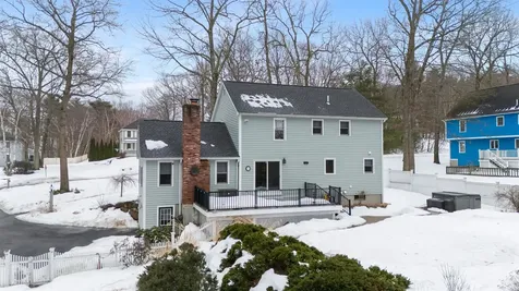 3 Springwood Drive Hooksett NH 03106