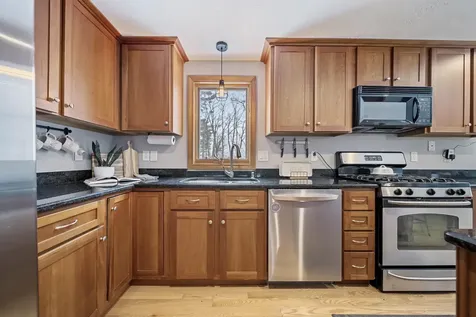 3 Springwood Drive Hooksett NH 03106