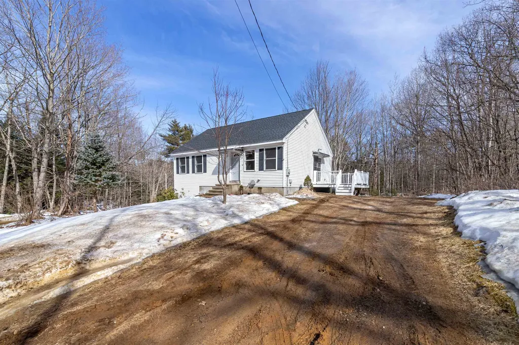 10 Blackey Road Pittsfield NH 03263